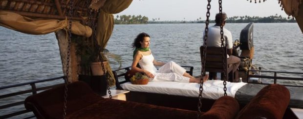 Exotic Munnar Thekkady Alleppey Honeymoon Package